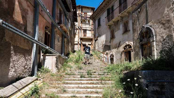 I resti della città fantasma: ecco come appare oggi Fossa